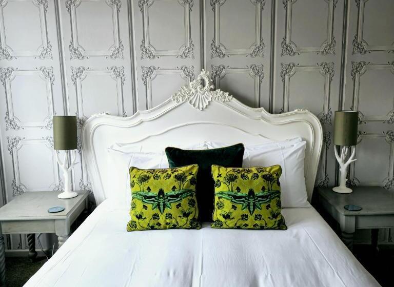 带大床的套房, Burlington Berties