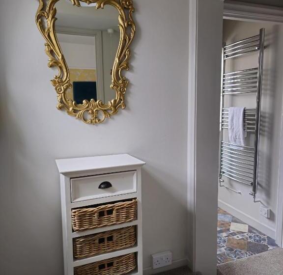 带大床的高级房间, Burlington Berties