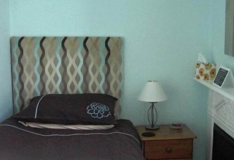 标准单人间, Warwick Lodge