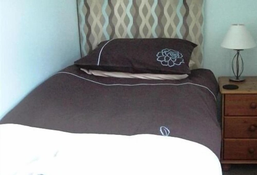 标准单人间, Warwick Lodge