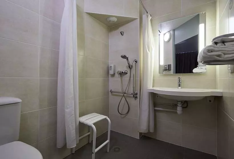 Standard-invahuone, B&b Hotel Caen Mémorial