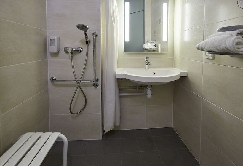 חדר סטנדרט מותאם לאדם עם מוגבלויות, B&b Hotel Caen Mémorial