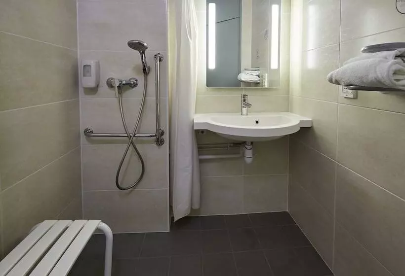 Standard-invahuone, B&b Hotel Caen Mémorial