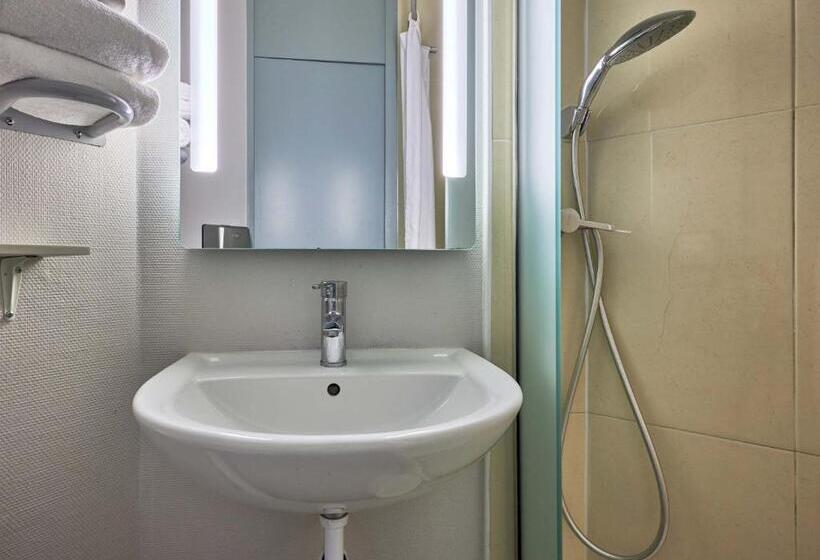 חדר סטנדרט לארבעה, B&b Hotel Caen Mémorial