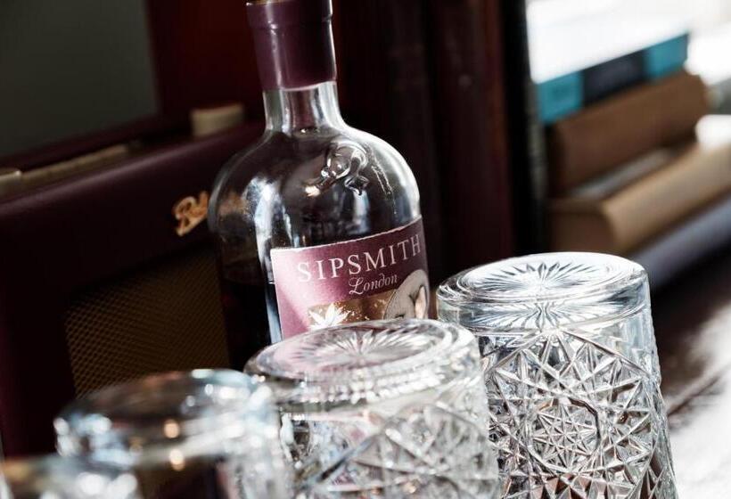 Номер Deluxe, Bel And The Dragon Kingsclere