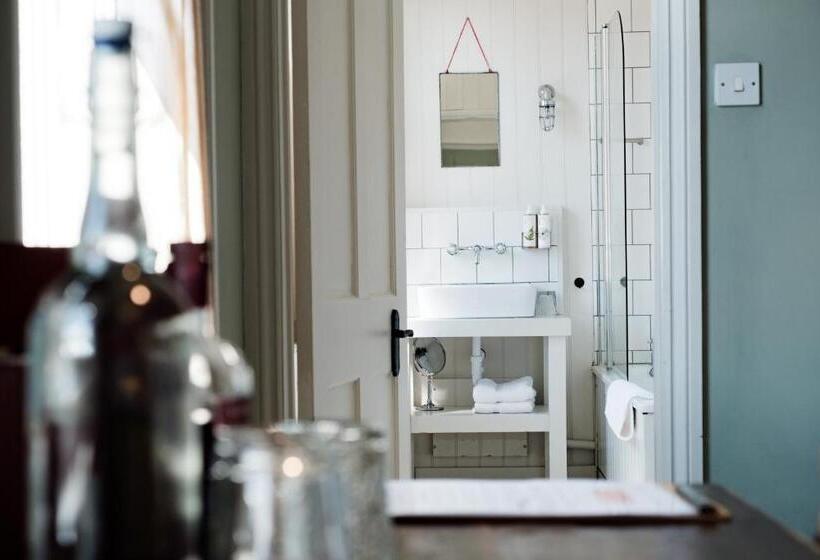 Номер Deluxe, Bel And The Dragon Kingsclere