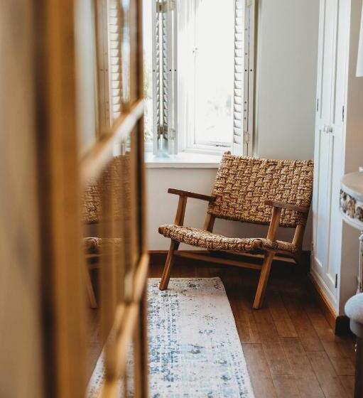 חדר דלוקס, Finch S Arms