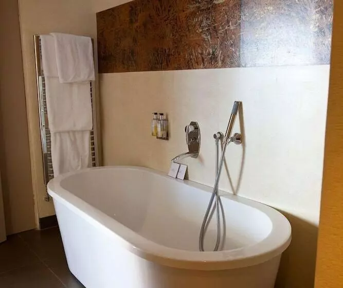 Deluxe-huone, Finch S Arms