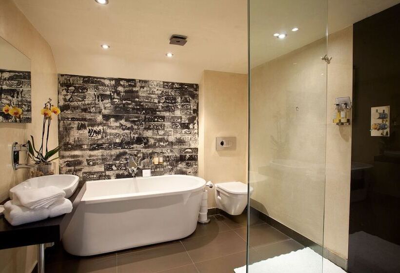 חדר דלוקס, Finch S Arms