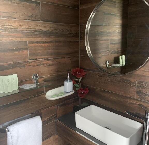 スタンダード4人部屋, The Blue Bell Crookham