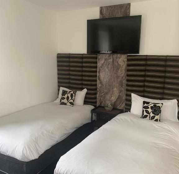 חדר סטנדרט לארבעה, The Blue Bell Crookham