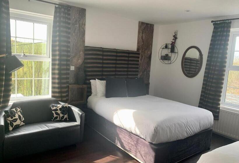 スタンダード4人部屋, The Blue Bell Crookham