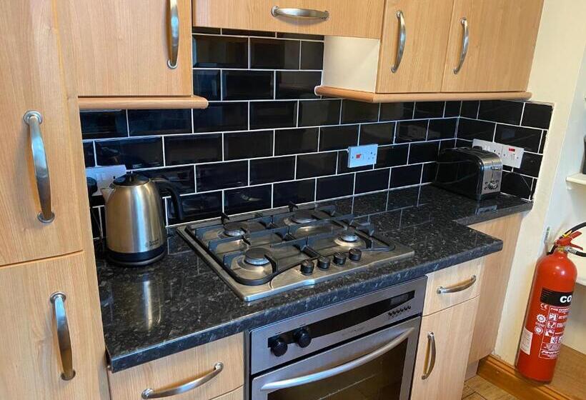 בית, 2 חדרי שינה, The Blue Bell Crookham