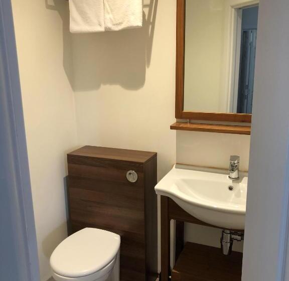 חדר סטנדרט לארבעה, The Blue Bell Crookham