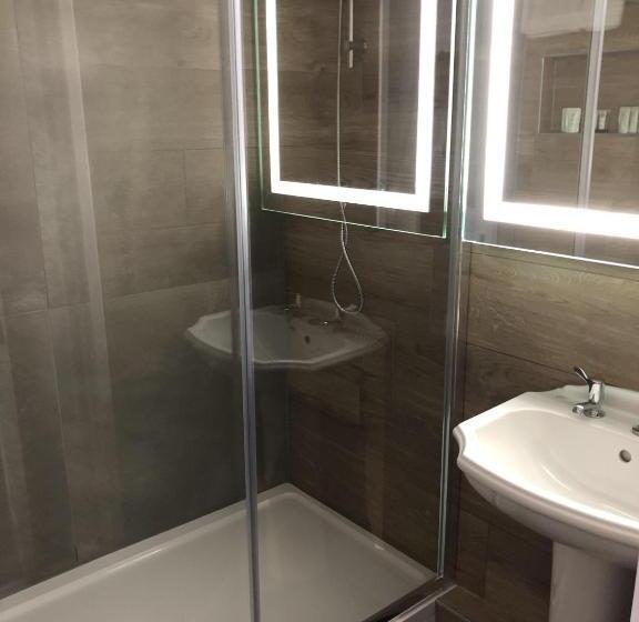 חדר סטנדרט לארבעה, The Blue Bell Crookham