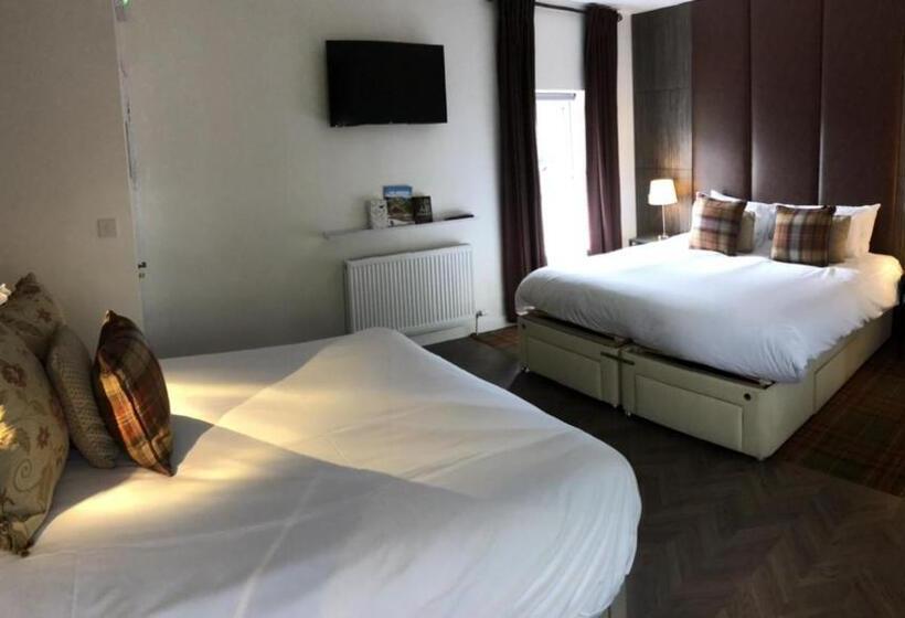 חדר סטנדרט לארבעה, The Blue Bell Crookham