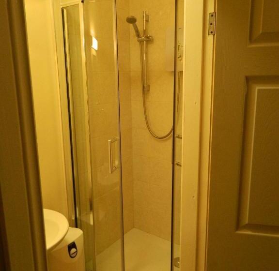 Quarto Estandar, The Royal Oak