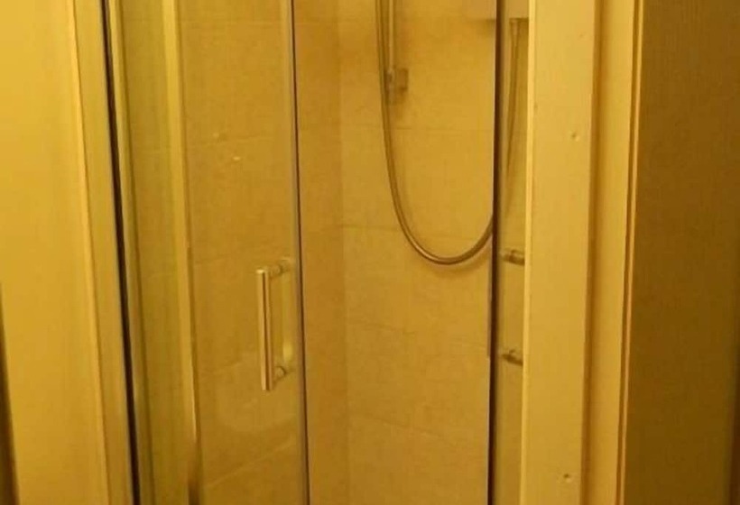 Quarto Estandar, The Royal Oak