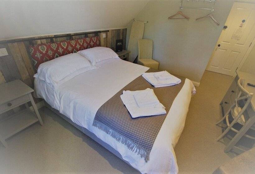 스탠다드 룸, The Tawny Owl