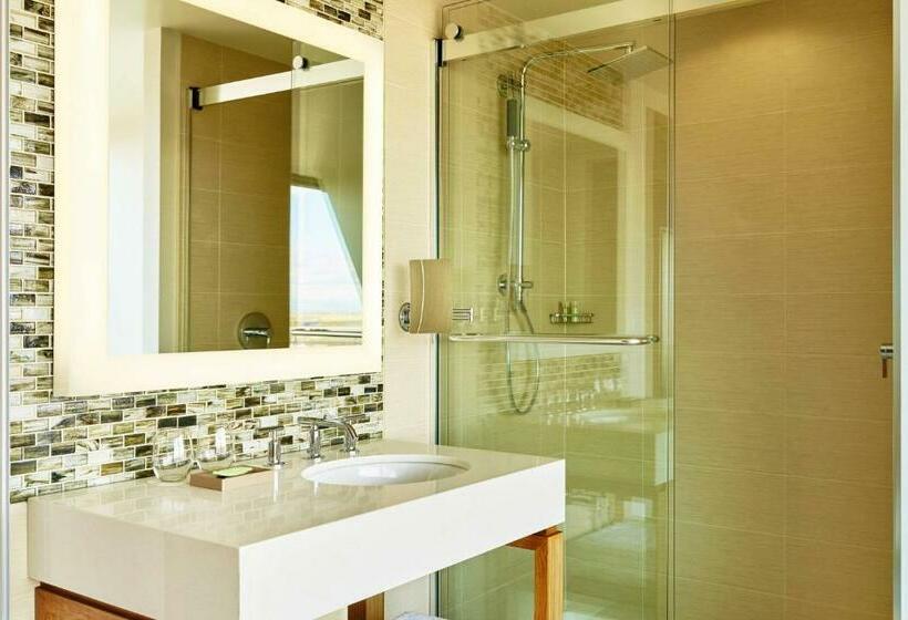 غرفة قياسية سرير كينج, The Westin Denver International Airport