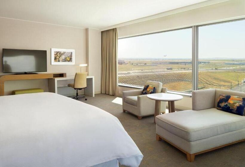 جناح جونيور, The Westin Denver International Airport