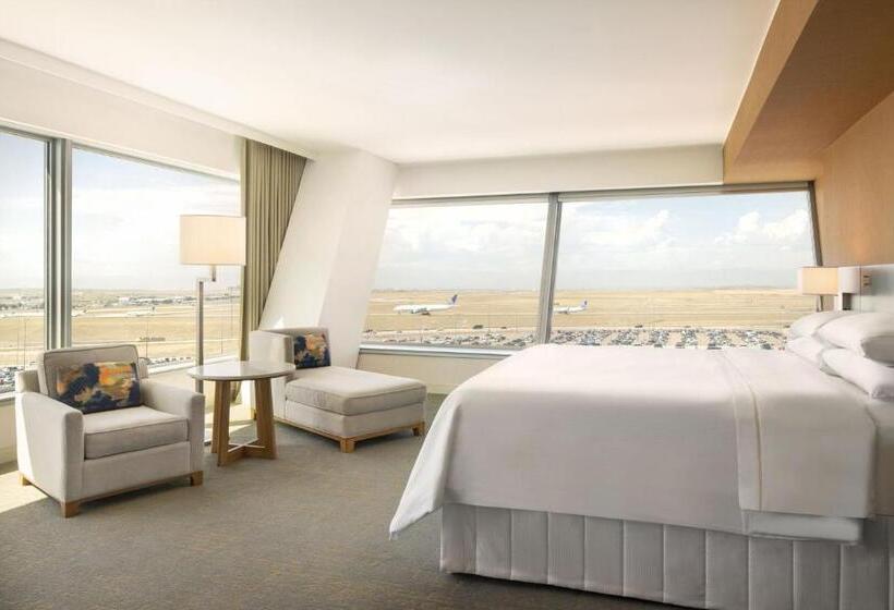 جناح جونيور, The Westin Denver International Airport