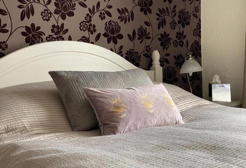 スタンダードルーム, Ye Olde George Inn  Badger Pubs