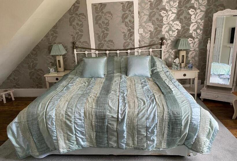 キングサイズベッドのスーペリアルーム, Ye Olde George Inn  Badger Pubs