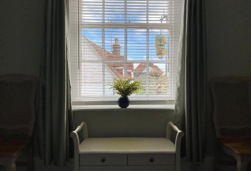 キングサイズベッドのスーペリアルーム, Ye Olde George Inn  Badger Pubs