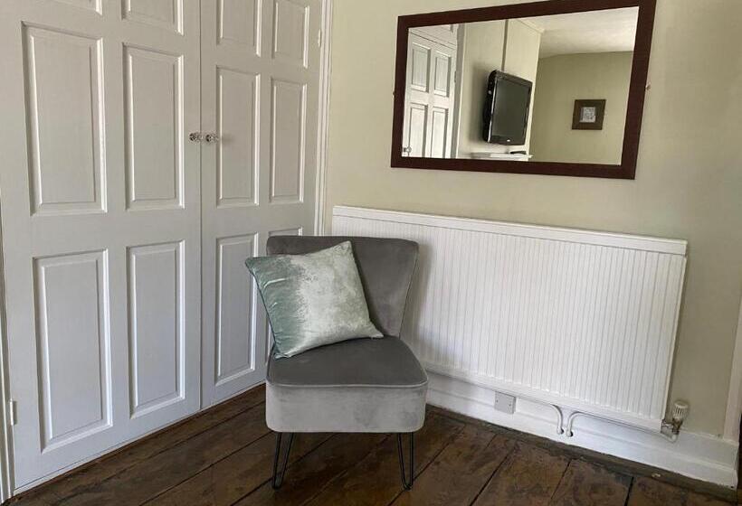 キングサイズベッドのスーペリアルーム, Ye Olde George Inn  Badger Pubs