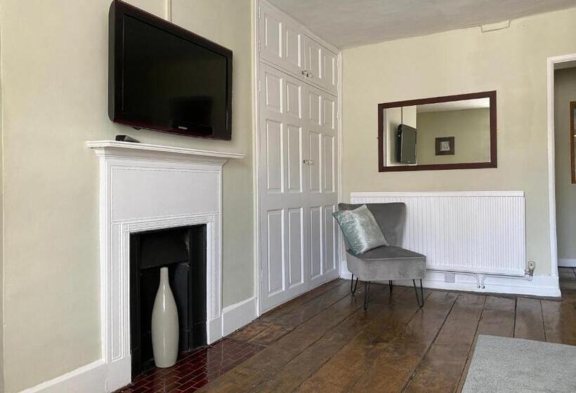 キングサイズベッドのスーペリアルーム, Ye Olde George Inn  Badger Pubs