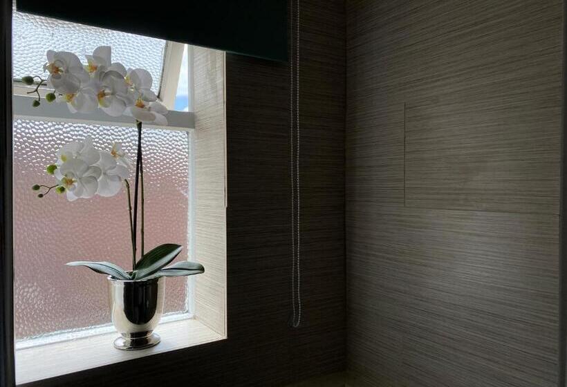 キングサイズベッドのスーペリアルーム, Ye Olde George Inn  Badger Pubs