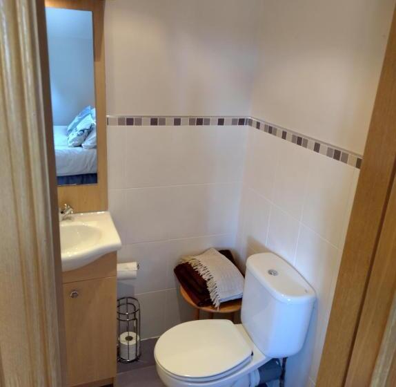 חדר משפחתי, Glenn Eireann House