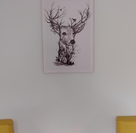 חדר משפחתי, Glenn Eireann House