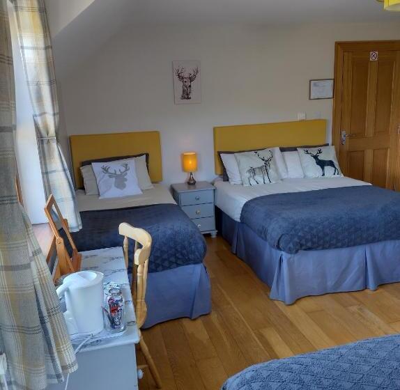 חדר משפחתי, Glenn Eireann House