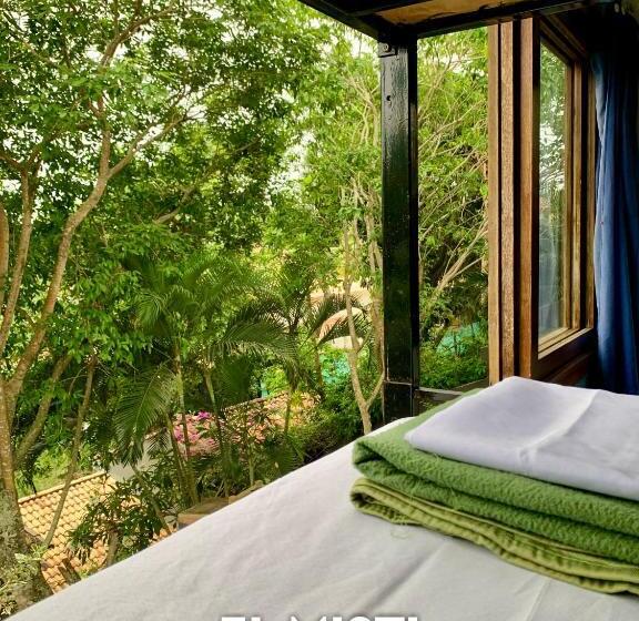 ルームシェアのワンベッド, Gurú Hostel Buzios