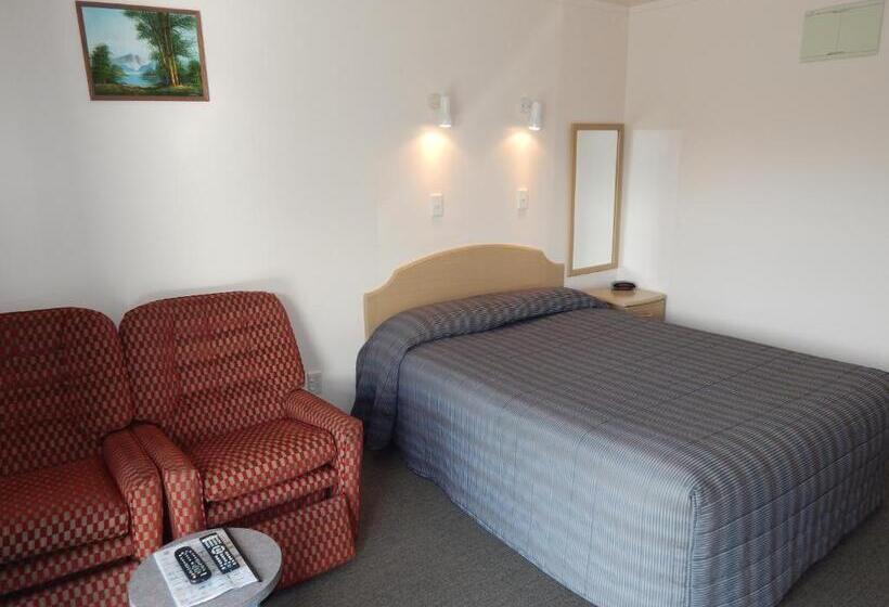 스탠다드 스튜디오, Avenue Heights Motel