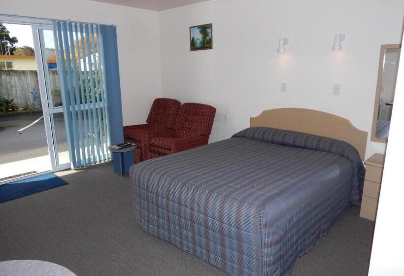 스탠다드 스튜디오, Avenue Heights Motel