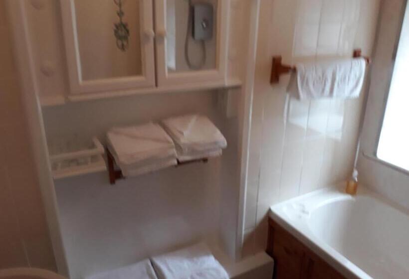 Семейный Номер, Beechwood B&b
