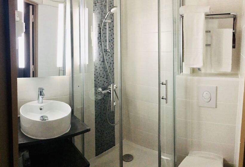 غرفة قياسية, Les Beaux Soleils