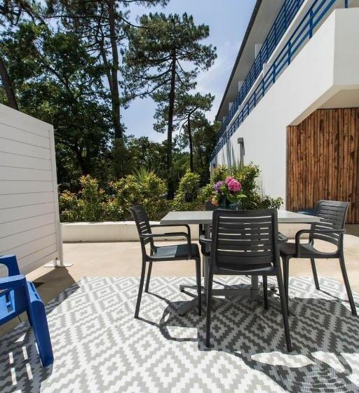 חדר סטודיו סטנדרד, Mercedes