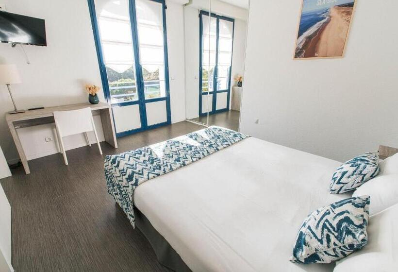 דירת חדר סופריור, Mercedes