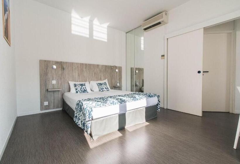 דירת חדר סופריור, Mercedes