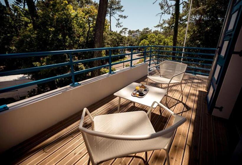 חדר דלוקס, Mercedes