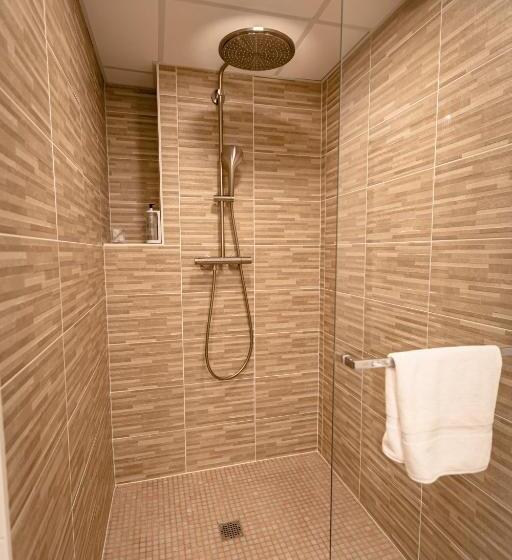 חדר דלוקס, Mercedes