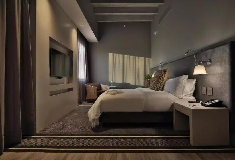Superior-huone King-vuode, Movich Buro 51