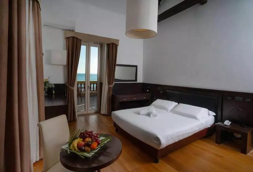 اتاق لوکس با چشم‌انداز دریا, Villa Eva Beach
