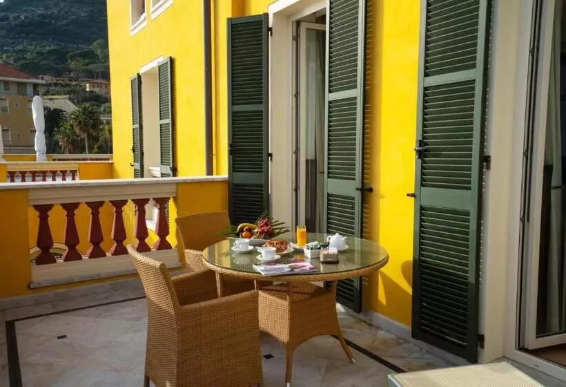 سوییت با چشم‌انداز دریا, Villa Eva Beach