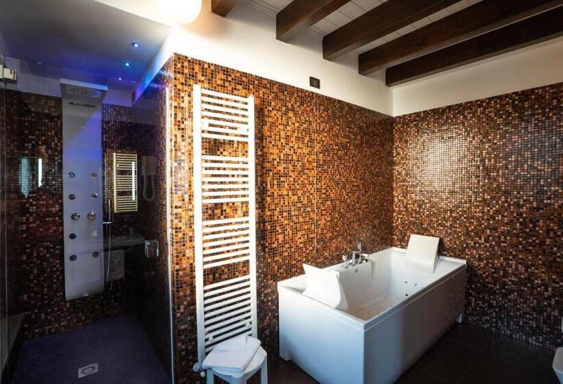 سوییت سوپریور, Villa Eva Beach