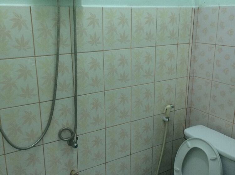 Кровать в Общей Комнате, Supreeya Guesthouse   Hostel